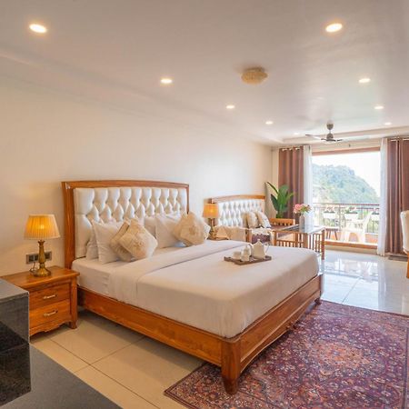 Perfectstayz Mokshada Suites 무소리에 외부 사진