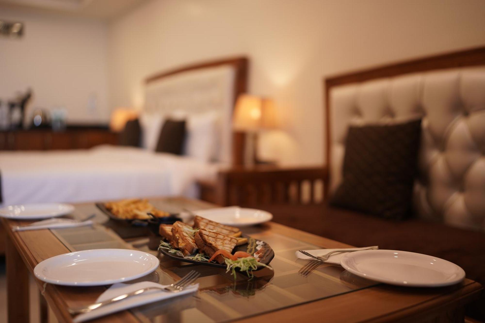 Perfectstayz Mokshada Suites 무소리에 외부 사진