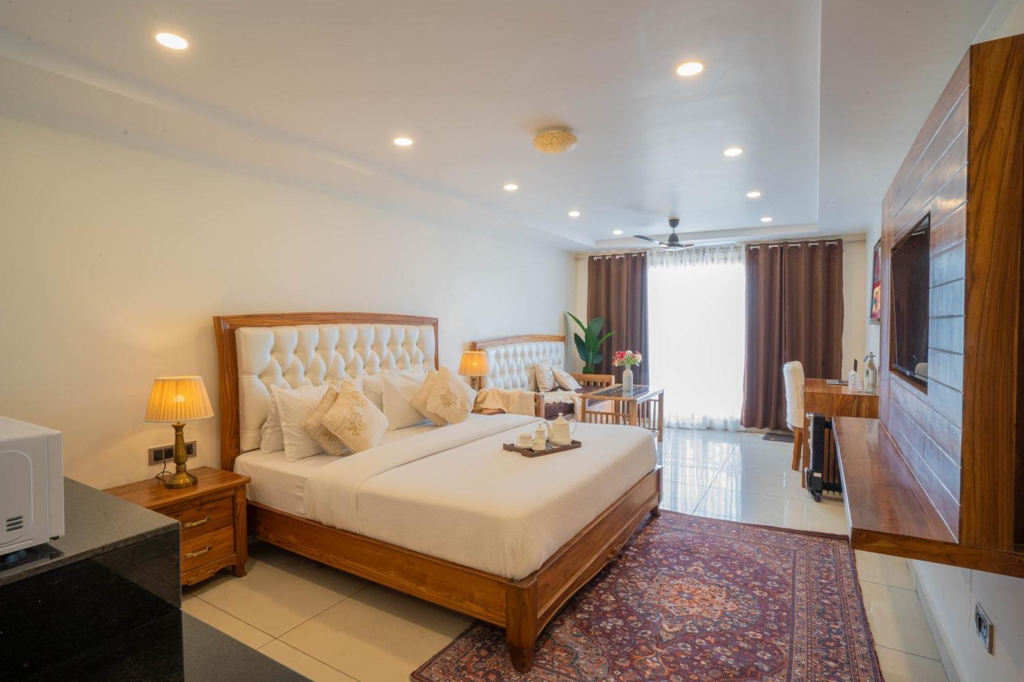 Perfectstayz Mokshada Suites 무소리에 외부 사진