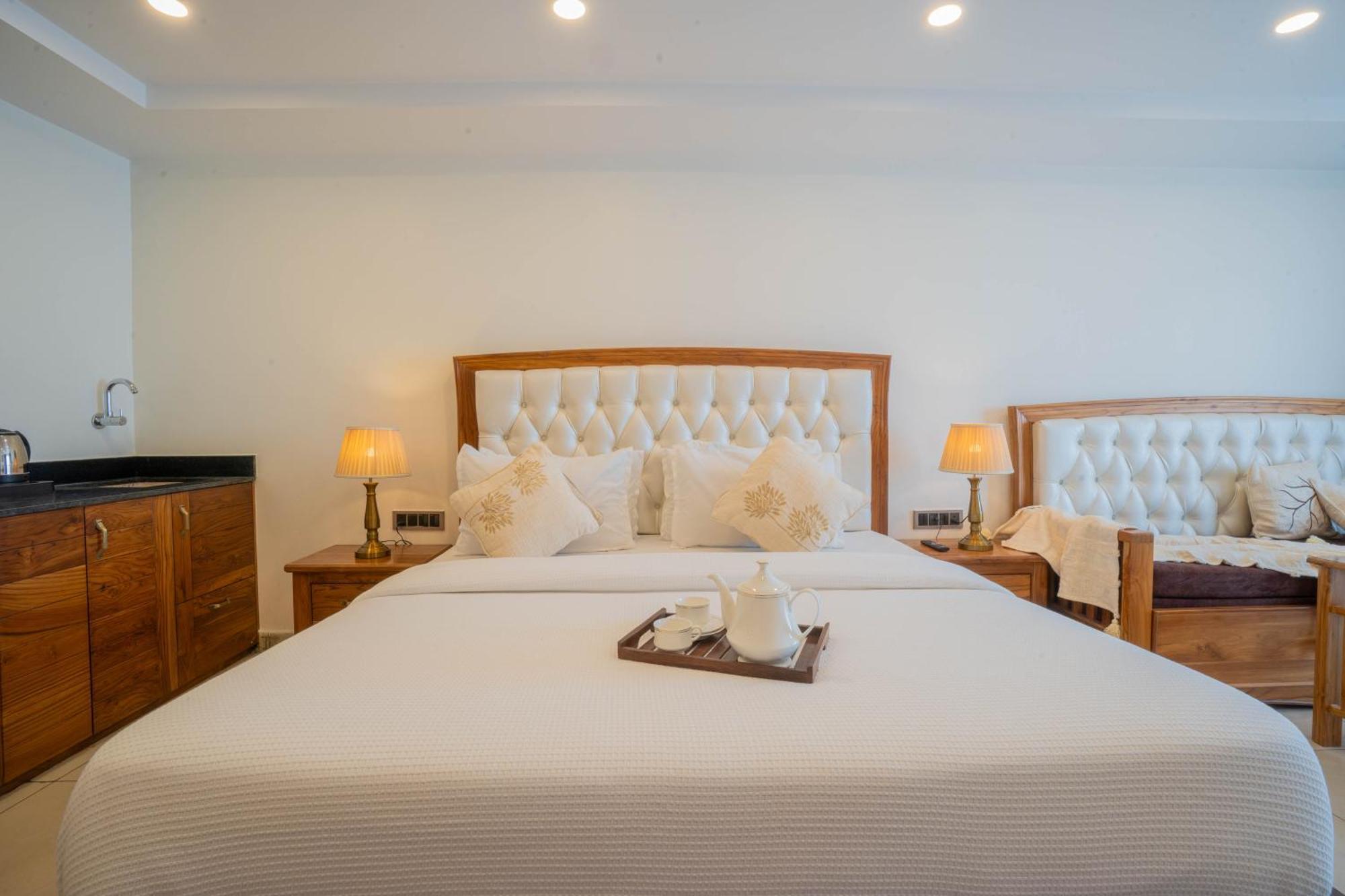 Perfectstayz Mokshada Suites 무소리에 외부 사진