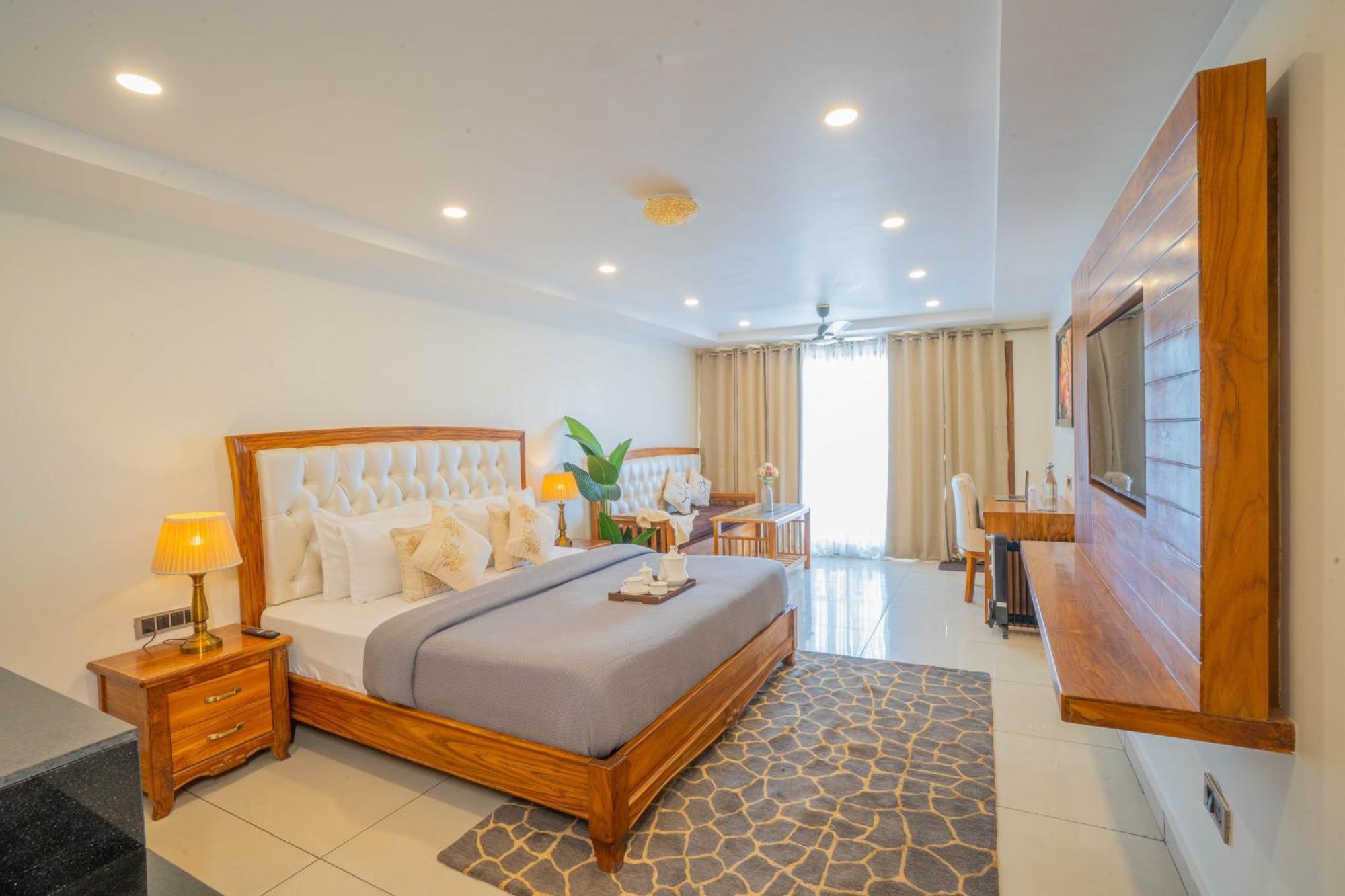 Perfectstayz Mokshada Suites 무소리에 외부 사진