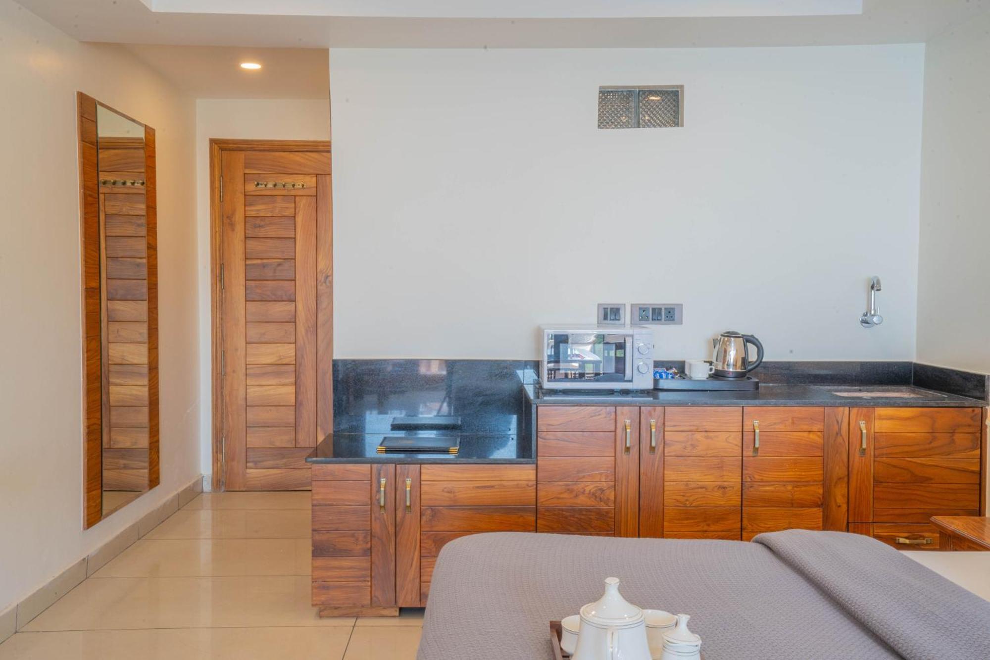 Perfectstayz Mokshada Suites 무소리에 외부 사진